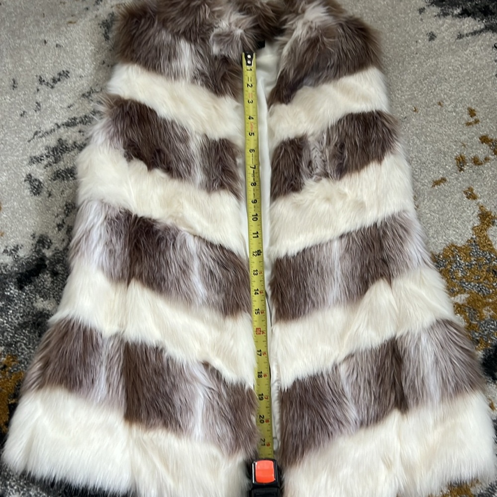 White House Black Market fur vest - Picture 4 of 4